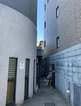 発明学会ビルの外観