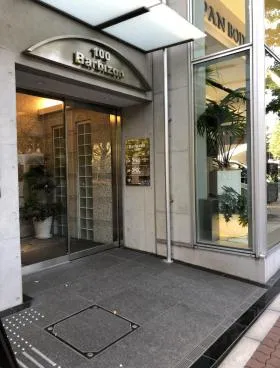 Barbizon100の外観