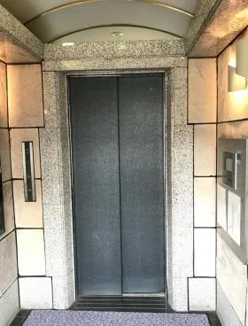 デコール青山ビルの外観