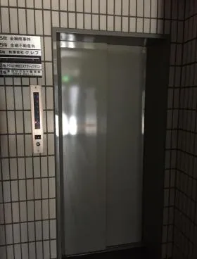 金綱ビルの外観