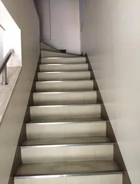 金綱ビルの外観