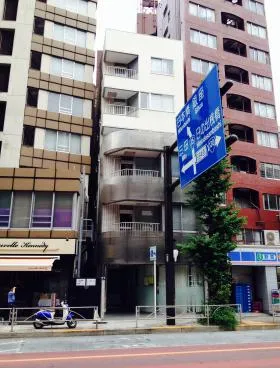 尾家ビルの外観