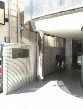 尾家ビルの外観