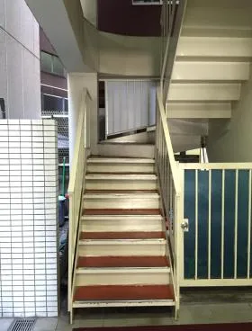 尾家ビルの外観