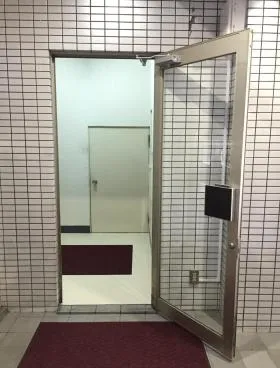 尾家ビルの外観