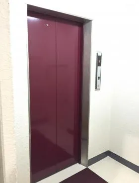 尾家ビルの外観