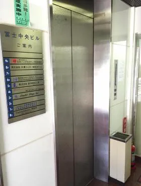 冨士中央ビルの外観