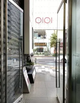 新宿M&Eスクエアビルの外観