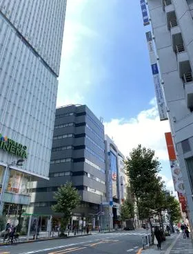 新宿M&Eスクエアビルの外観