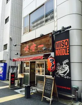 エースビルの外観