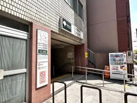 A3出入口（馬喰横山駅）から地上に出て左に進む