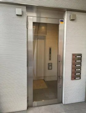 ユーキトレーディングビルの外観