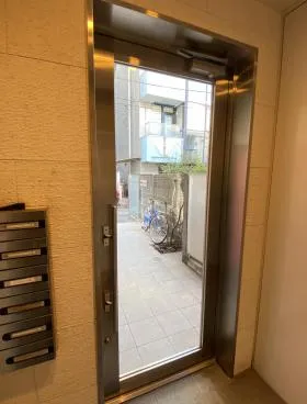ユーキトレーディングビルの外観