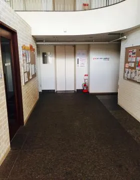 白金ビルの外観