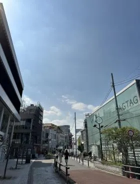 クレインズ6142ビルの外観
