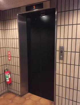 エクセル新宿御苑ビルの外観