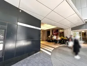 渋谷ヒカリエ出入口
