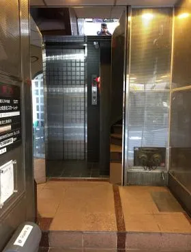 麹町スクエアビルの外観