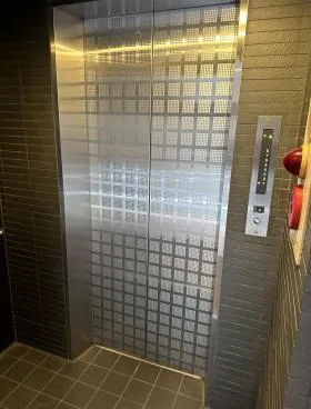 麹町スクエアビルの外観