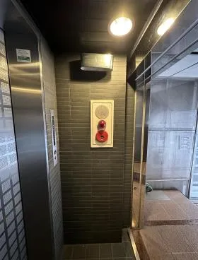 麹町スクエアビルの外観