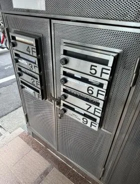 麹町スクエアビルの外観