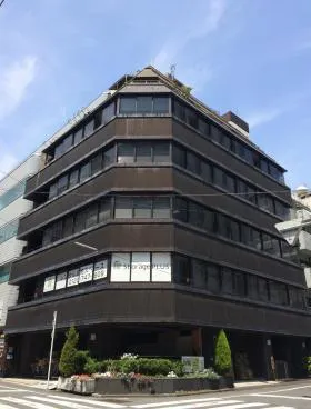 朝日ビルの外観