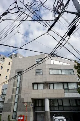 齋信ビルの外観