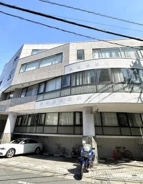 齋信ビルの外観