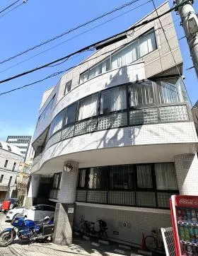 齋信ビルの外観