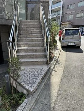齋信ビルの外観