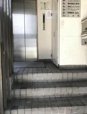 ウィーク御茶ノ水ビルの外観