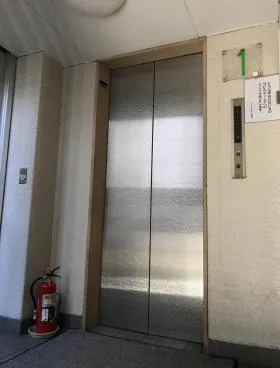 ウィーク御茶ノ水ビルの外観