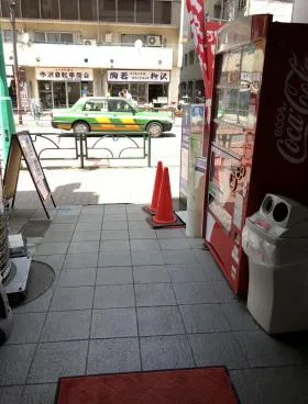 ワールドビジネスセンターの外観