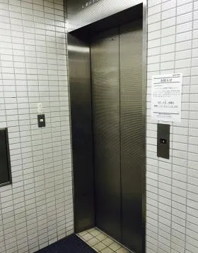 御苑前サンライズビルの外観