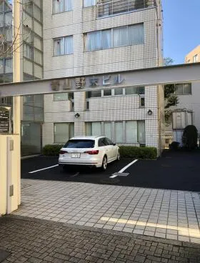 青山野末ビルの外観
