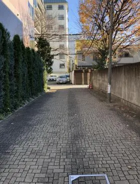 青山野末ビルの外観