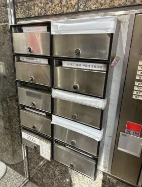栄信ビルの外観