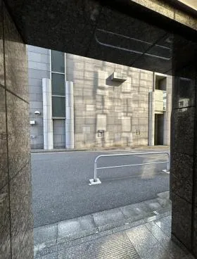 栄信ビルの外観