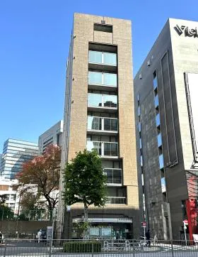 栄信ビルの外観