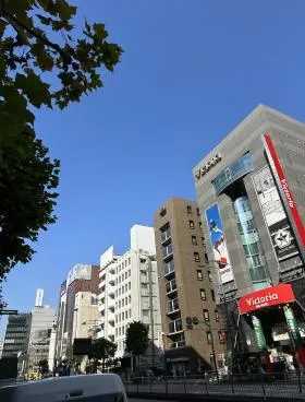 栄信ビルの外観