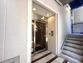仁大ビルの外観