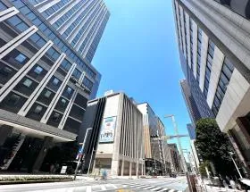 仁大ビルの外観