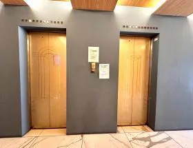 仁大ビルの外観