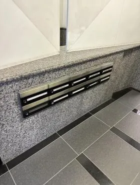 クロスサイド田町ビルの外観