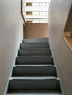 扇ビルの外観