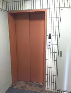 三雄舎ビルの外観