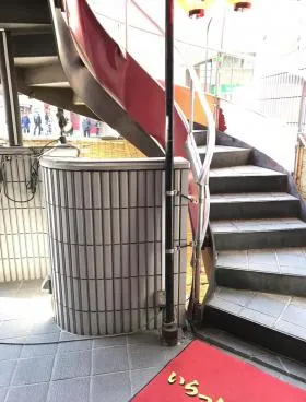 翔和No.8神田ビルの外観
