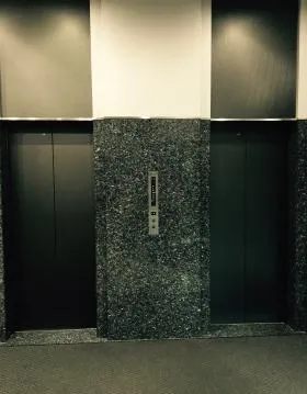 VORT四谷坂町(インテリジェントプラザ)ビルの外観