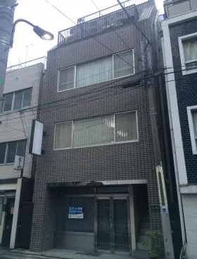 石綿ビルの外観