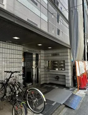 アルファ新富ビルの外観